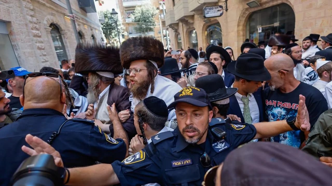 A Jerusalem cafe that remains open on Shabbat faced an eighth consecutive week of demonstrations Saturday, as Haredi protesters continued their campaign against the business.